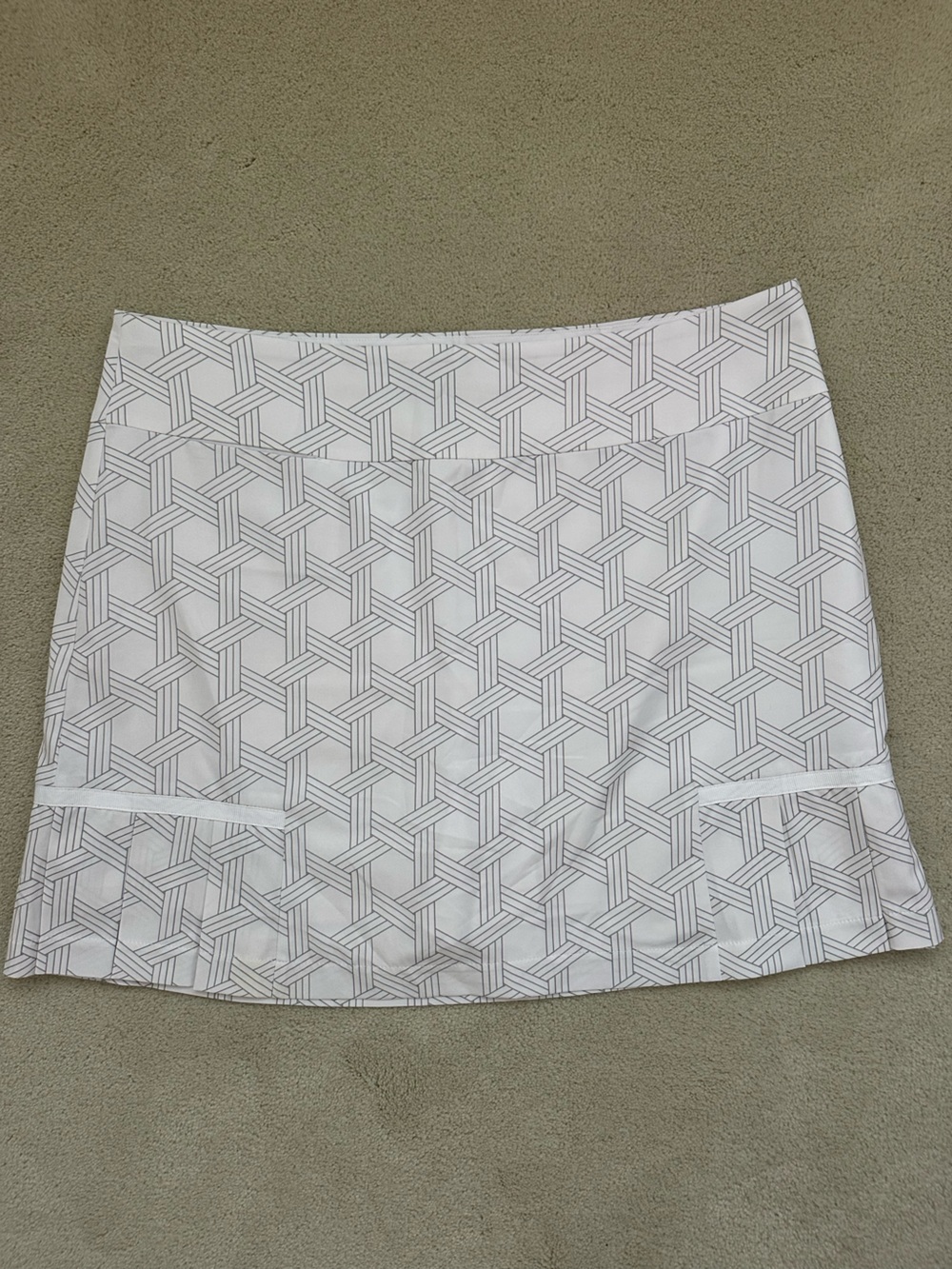 Golftini "Unbreakable" Golf Skort, Geometric White/Grey Line Print | Size 12
